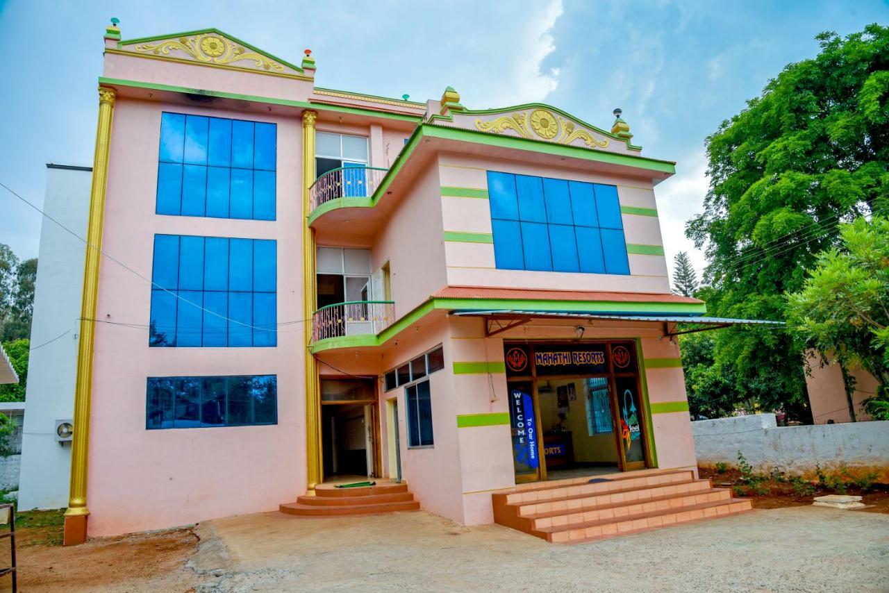 Mahathi Resort And Spa Yelagiri Extérieur photo
